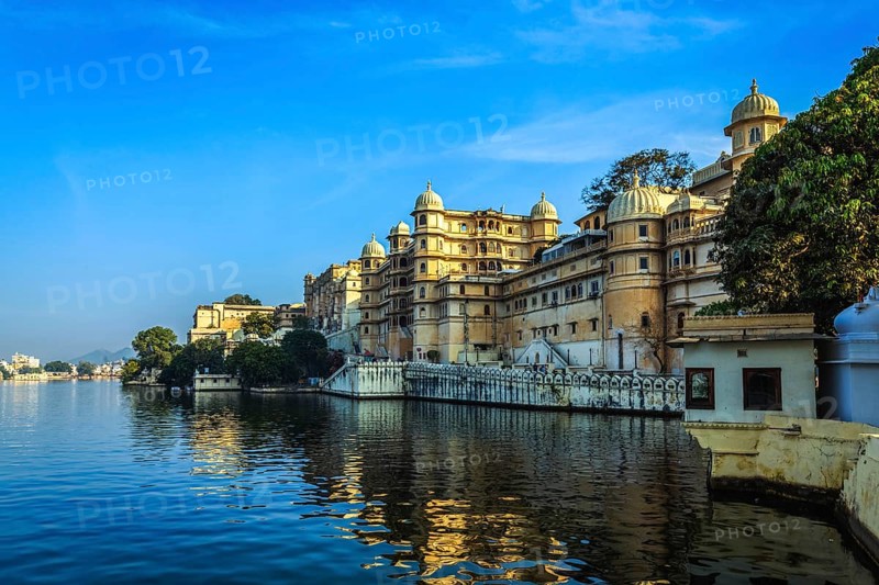 Romantic India luxury tourism concept background, Udaipur City Palace and Lake Pichola. Udaipur, Rajasthan, India, Asia