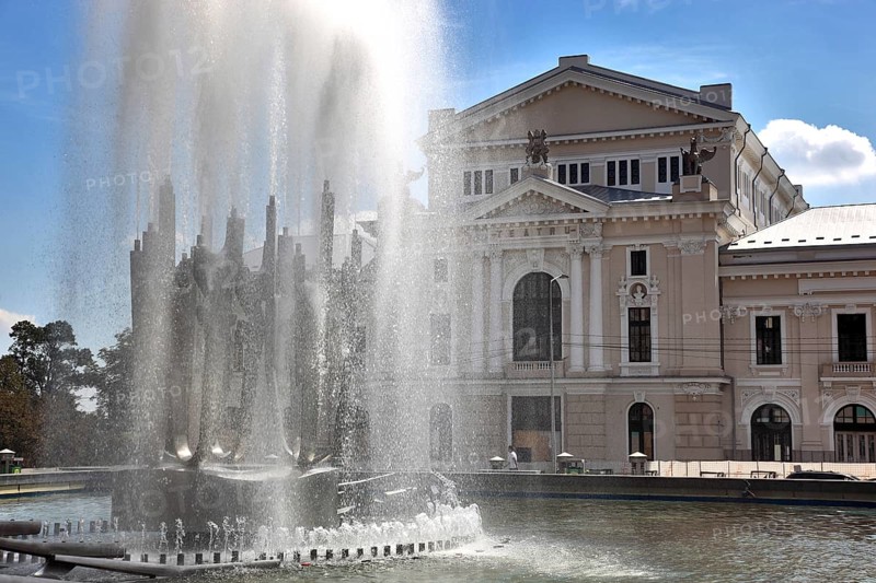 Small Wallachia, town of Drobeta Turnu Severin, fountain in front of the theatre, Romania, Europe