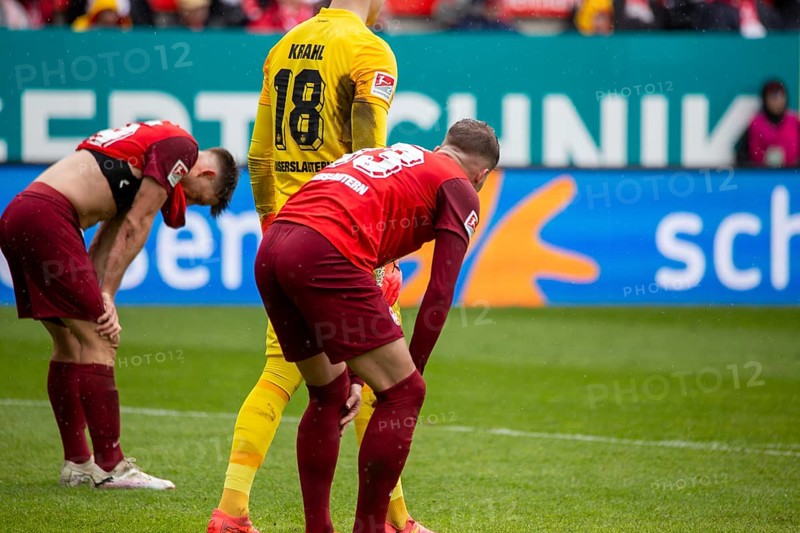 20.04.2024, Football 2nd Bundesliga, Season 2023/24, Matchday 30: 1. FC Kaiserslautern vs SV Wehen Wiesbaden (1:1) . Great disappointment among the Kaiserslautern players after the final whistle. The draw in the relegation duel feels like a defeat