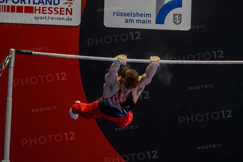 Olympic qualification in apparatus gymnastics in Rüsselsheim Picture: Leonard Prügel on the high bar