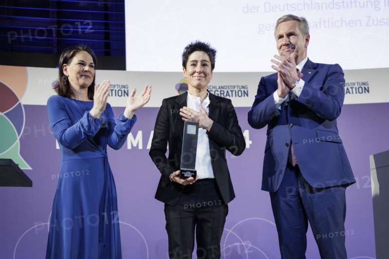 Annalena Bärbock (Alliance 90/The Greens), Federal Foreign Minister, Dunja Hayali, journalist and TV presenter, and Christian Wulff, former Federal President and Chairman of the DSI Foundation Board, photographed at the DSI Talisman Award ceremony in Berlin, 12 March 2024. With the Talisman Award, the Deutschlandstiftung Integration honours people who have rendered outstanding services to the cohesion of our society through their commitment. Photographed on behalf of the Federal Foreign Office