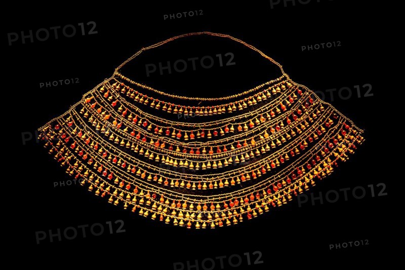 Necklace made of gold and carnelian beads in the shape of poppy flower heads, from the exhibition: Ramses the Great and the Gold of the Pharaohs, Cologne, North Rhine-Westphalia, Germany, Europe