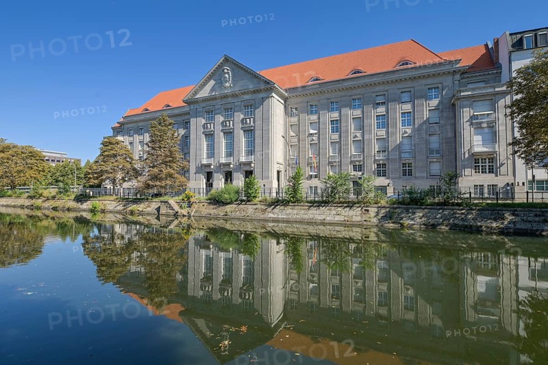 Federal Ministry of Defence, Landwehrkanal, Reichpietschufer, Tiergarten, Mitte, Berlin, Germany, Europe