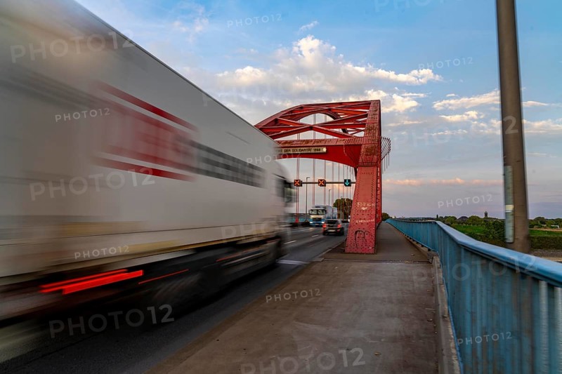 The Bridge of Solidarity, the longest tied-arch bridge in Germany, over the Rhine from Duisburg-Hochfeld to DU-Rheinhausen, the road bridge is dilapidated and has to be rebuilt, many thousands of lorries from the Logport port and cars use the bridge every day, new construction by 2040, Duisburg, North Rhine-Westphalia, Germany, Europe