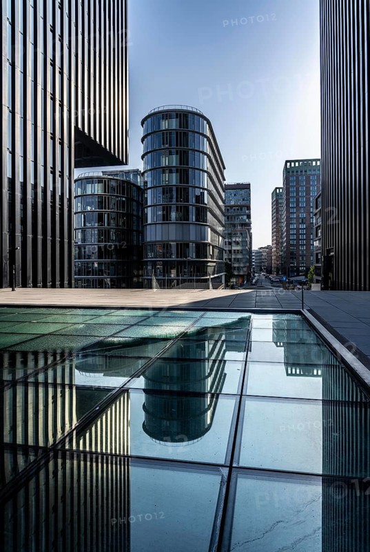 Düsseldorf Media Harbour, on the left the tower of the Hyatt Regency Hotel, office building, Speditionsstraße, North Rhine-Westphalia, Germany, Europe