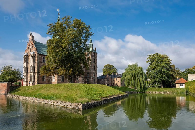 Pond, Rosenborg Palace, Royal Palace and Museum from the 17th century, Kongens Have Park, Copenhagen, Denmark, Europe