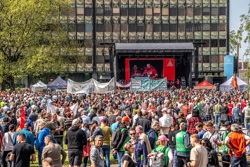 Demonstration by many thousands of steelworkers in front of the headquarters of ThyssenKrupp Steel Europe in Duisburg against massive job cuts following the participation of a foreign investor in the company, Duisburg North Rhine-Westphalia, Germany, Europe