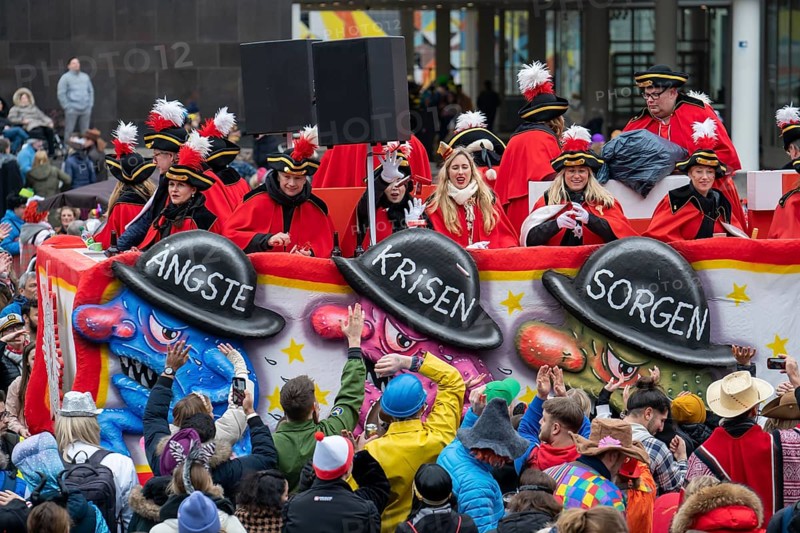 Rose Monday parade in Düsseldorf, themed floats of carnival societies and other participants in the street carnival, North Rhine-Westphalia, Germany, Europe