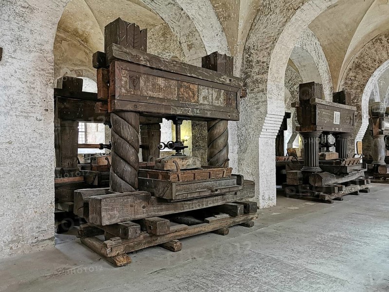 Lay refectory, exhibition of historical wine presses from the period 1668 to 1801, Eberbach Monastery, Erbach Monastery, former Cistercian abbey near Eltville am Rhein, Hesse, Germany, Europe
