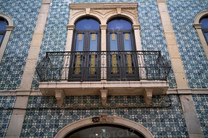Balcony, Facade with azulejos, Tiles, Old town, Lagos, Algarve, Portugal, Europe