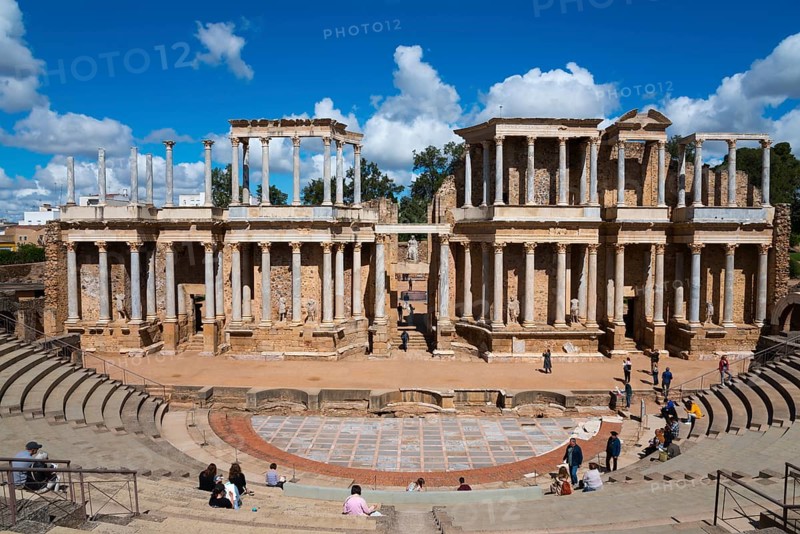 Large Roman theatre with impressive ancient columns and numerous spectators in the rows of seats under a blue sky, Teatro Romano de Mérida, Roman theatre of Merida, Merida, Badajoz, Extremadura, Spain, UNESCO World Heritage Site, Europe