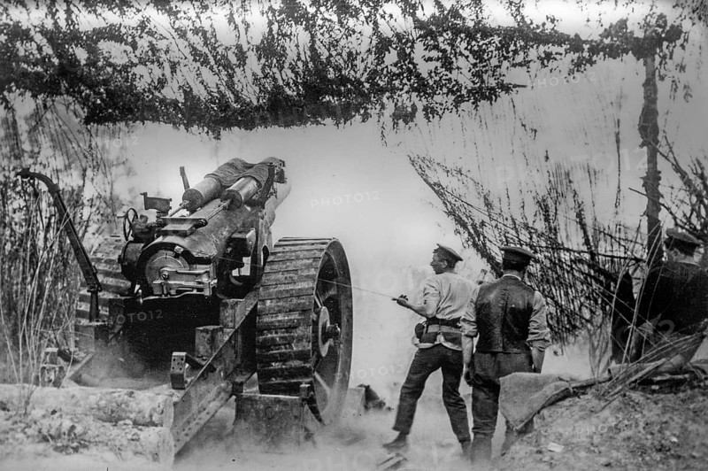 1916 British WWI artillery soldiers firing heavy 8-inch howitzer field gun during World War One at Wagnonlieu near Arras, Pas-de-Calais, France, Europe