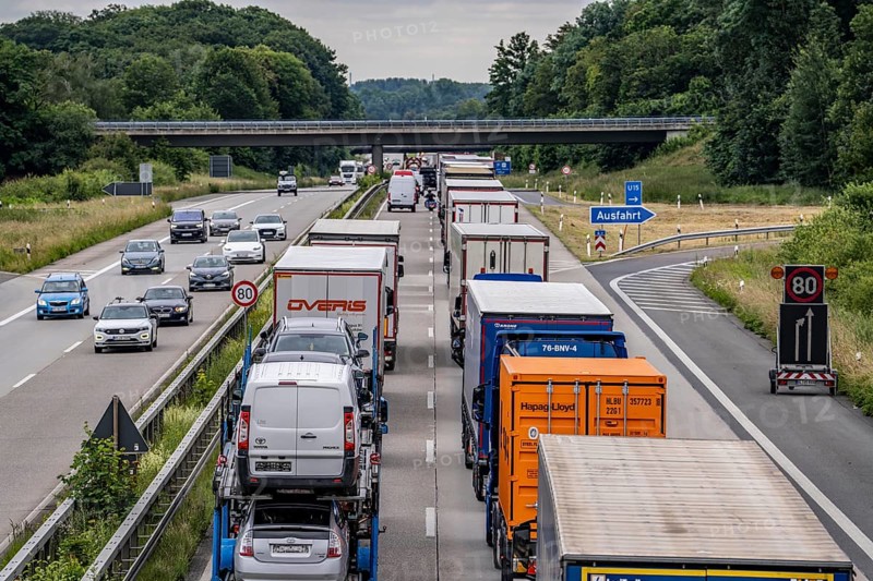 9 km long traffic jam on the A40 motorway heading east, between the Dutch border near Venlo, in front of the Wankum junction, due to roadworks, traffic routing to one lane, many trucks in traffic jam, North Rhine-Westphalia, Germany, Europe