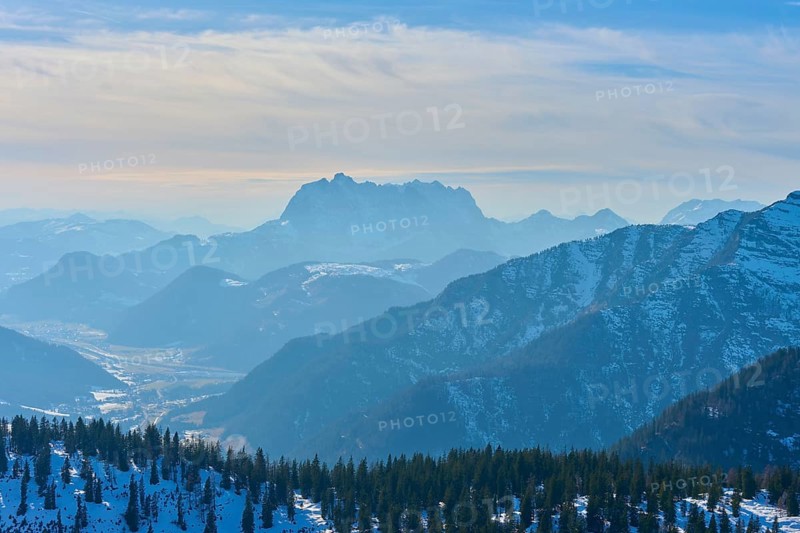 Snowy mountain landscape in the morning light, mountain ranges in the background, Wilderkaiser, Kaiser Mountains, Tyrol, Austria, Europe