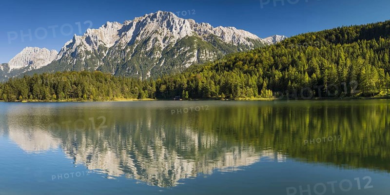 Lautersee, near Mittenwald, with the Karwendel mountains behind it, Werdenfelser Land, Upper Bavaria, Bavaria, Germany, Europe