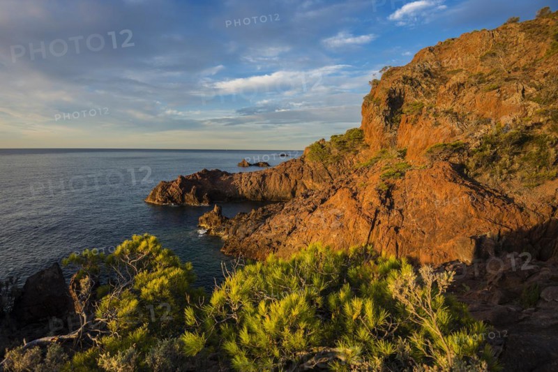 Cap du Dramont, sunrise, Massif de l'Esterel, Esterel Mountains, Département Var, Région Provence-Alpes-Côte d'Azur, France, Europe