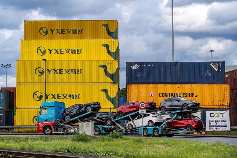 Container of the Chinese goods train operator YXE from Yiwu, China, part of the Silk Road route from China to Germany, in the port of Duisburg, Logport, Duisburg-Rheinhausen, North Rhine-Westphalia, Germany, Europe
