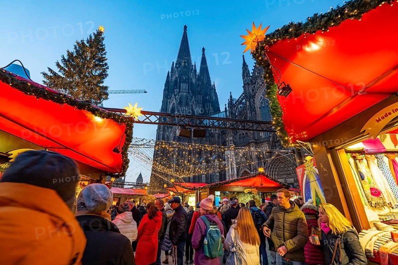 Christmas market on Roncallli Square, right next to Cologne Cathedral, in the historic centre of Cologne, North Rhine-Westphalia, Germany, Europe