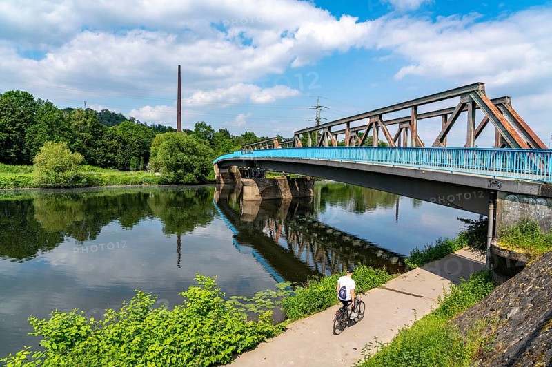 Dahlhausen pedestrian bridge, old railway bridge, city boundary Essen/Bochum, Ruhr, Leinpfad, Essen, North Rhine-Westphalia, Germany, Europe