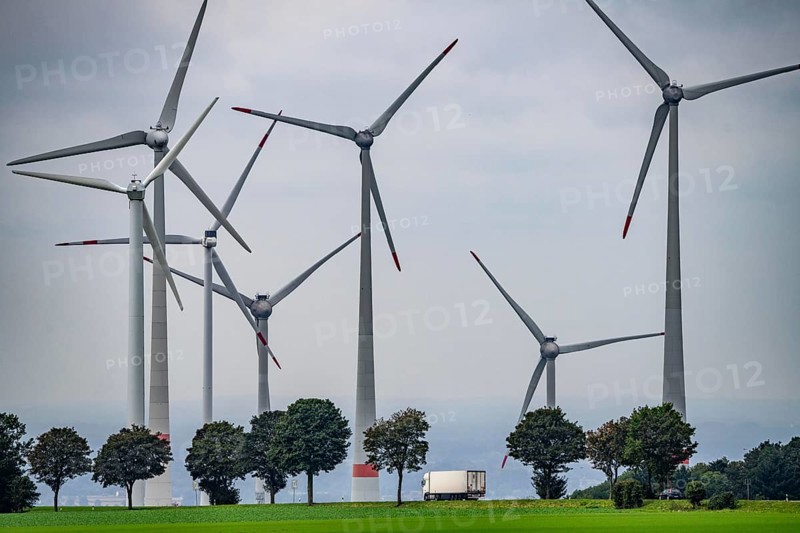 Wind farm east of Paderborn, on the B64 federal highway, North Rhine-Westphalia, Germany, Europe