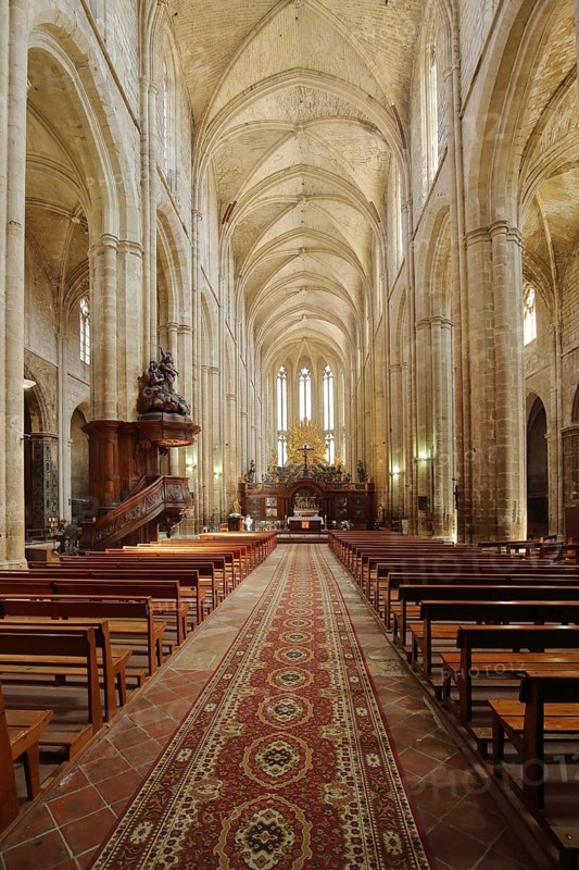 Interior view of the Gothic Ste-Marie-Madeleine built in 1532, pulpit, Saint-Maximin-la-Sainte-Baume, St, Ste, Var, Provence, France, Europe
