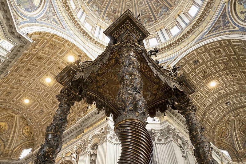 Bernini's ciborium canopy, St Peter's Basilica, San Pietro in Vaticano, Basilica of St Peter in the Vatican, Rome, Italy, Europe
