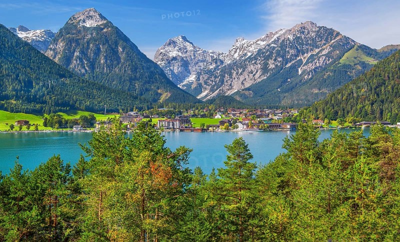 Lake shore with village and Karwendel mountains, Pertisau, Achensee, Tyrol, Austria, Europe
