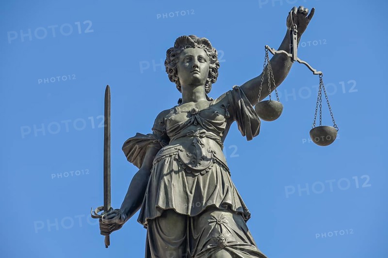 Justitia, Fountain of Justice, Römerberg, Old Town, Frankfurt am Main, Hesse, Germany, Europe