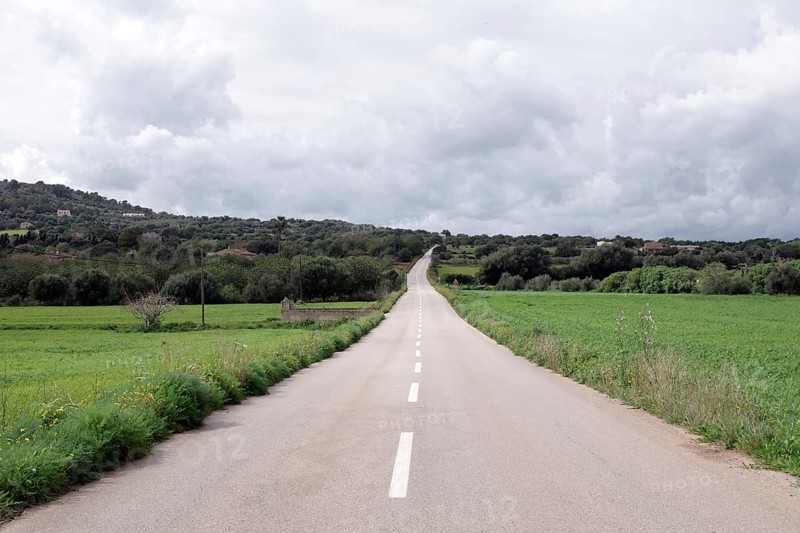 Road, Majorca, landscape, straight ahead, lonely, asphalt, road without people and vehicles somewhere in the south-east of Majorca