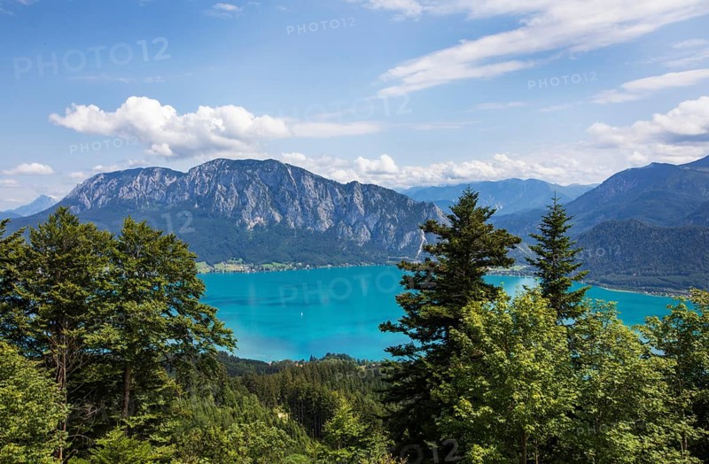 Hochplettspitz, view from the Hollerberg viewing platform to Lake Attersee with Höllengebirge mountains, Salzkammergut, Upper Austria, Austria, Europe