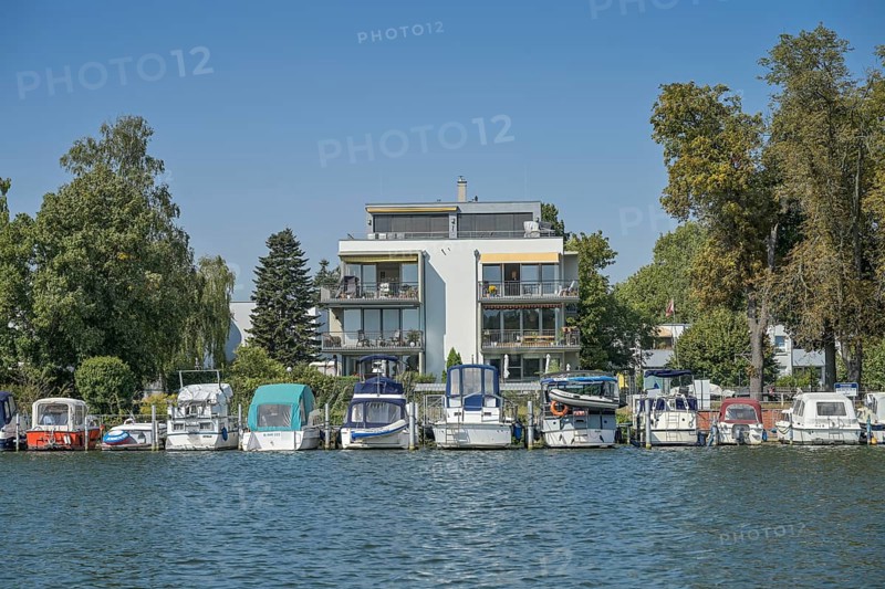 Residential buildings on the Havel, Tegelort, Tegel, Reinickendorf, Berlin, Germany, Europe