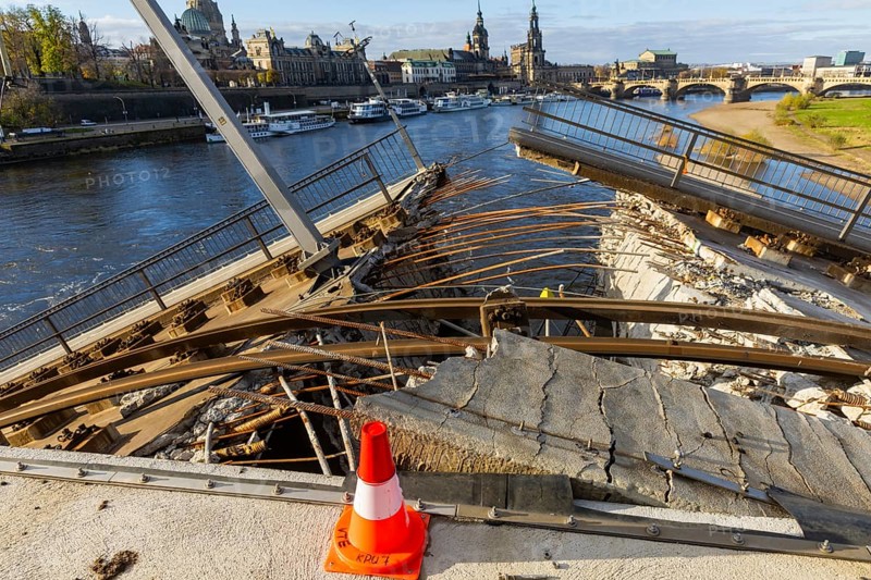 Partial collapse of the Carola Bridge. Over a length of around 100 metres, the section on which the trams normally run has collapsed into the Elbe. The demolition of the section is in full swing. Dresden, Saxony, Germany, Europe