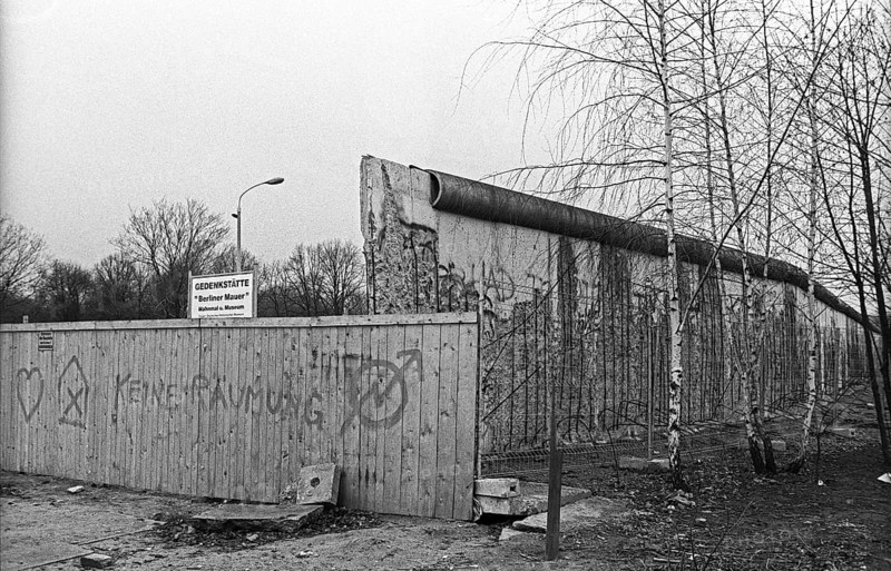 Germany, Berlin, 21. 03. 1991, Berlin Wall Memorial, Bernauer Straße, wooden fence (No eviction), Europe