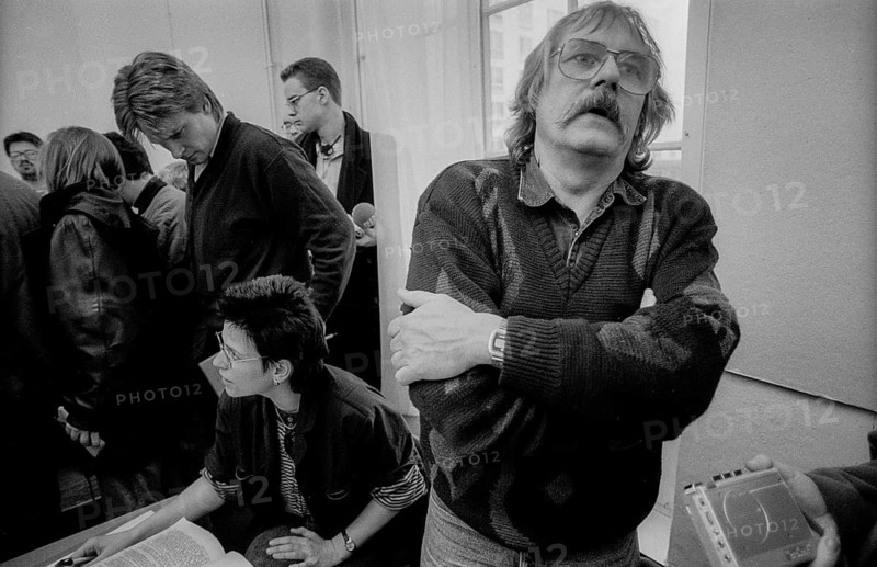 Germany, Berlin, 02.01.1992, Gerd, Poppe, left: Ulrike Poppe, first day of Stasi files - access for civil rights activists, at the Gauck Authority, Europe