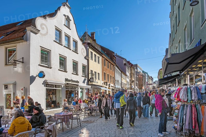 House with tail gable in the pedestrian zone Fischerstraße, Kempten, Allgäu, Swabia, Bavaria, Germany, Europe