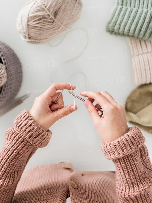 Top view woman knitting 4