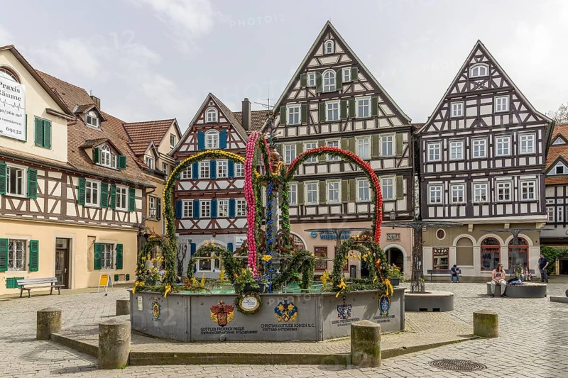 Schorndorf Easter fountain (market fountain) on the upper market square and in the background large and beautiful half-timbered houses, Schorndorf, Baden-Württemberg, Germany, Europe