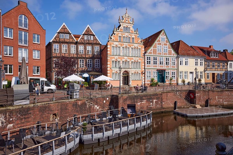 Historic half-timbered houses and gabled houses, stairs and pontoons with catering areas on the waterfront West in the Old Hanseatic Harbour of Stade, Hanseatic city, district of Stade, Lower Saxony, Germany, Europe