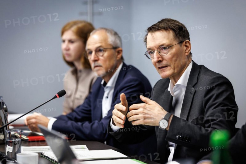 Prof Karl Lauterbach (SPD), Federal Minister of Health, recorded during talks with representatives of the leading municipal associations from the healthcare system in Berlin, 11.04.2024