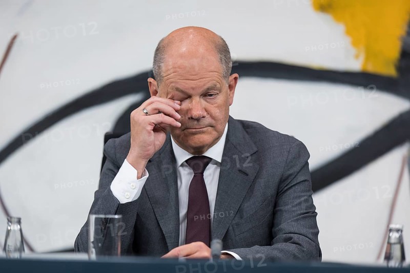Olaf Scholz (Chancellor of the Federal Republic of Germany, SPD) shows signs of fatigue at the press conference after 10 p.m. following the Minister-Presidents' Conference with the heads of government of the federal states in the Federal Chancellery, Berlin, 20 June 2024