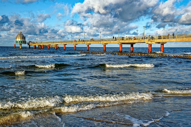 Diving gondola at the Zingst pier, cloudy mood and waves, Baltic Sea coast, Zingst, Fischland-Darß-Zingst peninsula, Mecklenburg-Western Pomerania, Germany, Europe