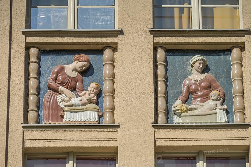 Mothers looking after their babies, relief on an old building, former woman's and children's clinic, today St. Marien residential park, Mariendorfer Weg, Neukölln, Berlin, Germany, Europe