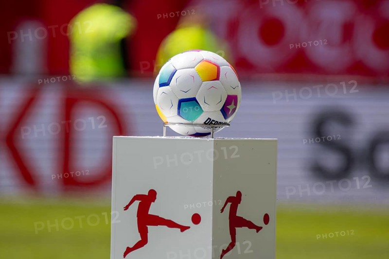 Kaiserslautern, 20 April 2024: Close-up of the Derbystar Bundesliga Brillant APS, the official match ball of the Bundesliga and Bundesliga 2 in the 2023/2024 season