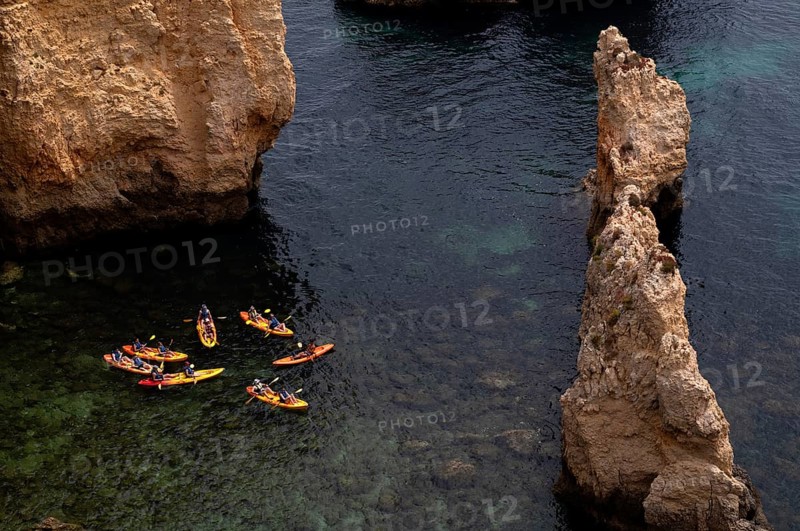 Kayaker, kayaks, kayaking, guided tour through grottos, rocks in the sea, Ponta da Piedade, Lagos, cliffs, Atlantic Ocean, Algarve, Portugal, Europe