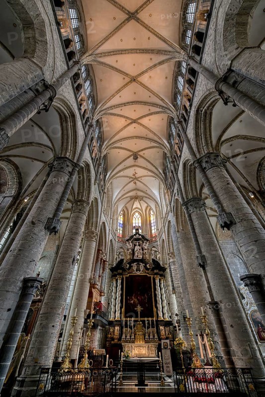 Gothic St. Nicholas Church, Vaulted ceiling and columns of the central nave, Ghent, Flanders, Belgium, Europe