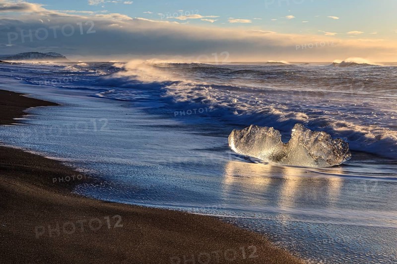 Ice floes on the beach, waves, sunny, morning mood, winter, Diamond Beach, Breidamerkursandur, Jökulsarlon, Iceland, Europe