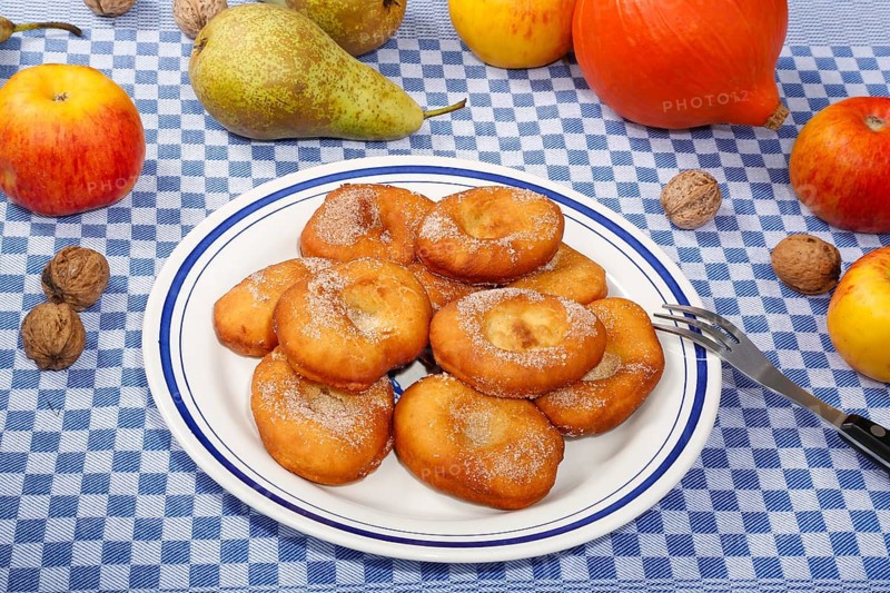 Swabian cuisine, harvest cakes, dessert, dessert, fat baked goods, doughnuts, fried food, lard noodles, arranged on a plate, grandmother's kitchen, regional, home cooking, typical Swabian, classic recipe, traditional cuisine, food photography, autumn atmosphere, apples, pears, nuts, still life, studio, Germany, Europe