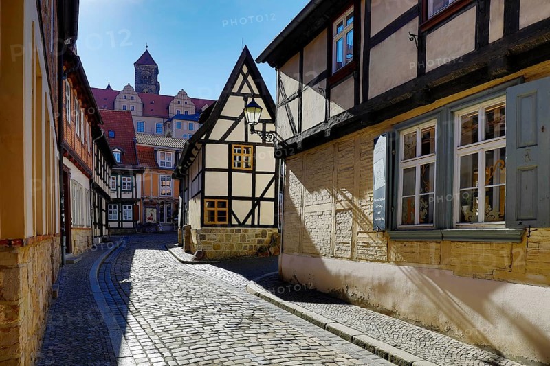 Half-timbered houses in Finkenherd with Schlossberg, alley in the old town centre of the World Heritage town of Quedlinburg, Saxony-Anhalt, Germany, Europe