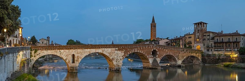 Old Town with the Adige River, Ponte Pietra, Verona, Adige Valley, Veneto, Italy, Europe