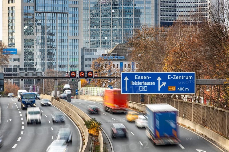 Motorway A40, Ruhrschnellweg, skyline of the city centre of Essen, this area would also be affected by a diesel driving ban, Essen, North Rhine-Westphalia, Germany, Europe